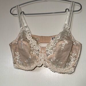 Wacoal Cream Lace Trim Underwire Bra
